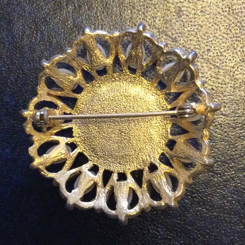 “Pearl” brooch ** 3 for $15 - Picture 2 of 3